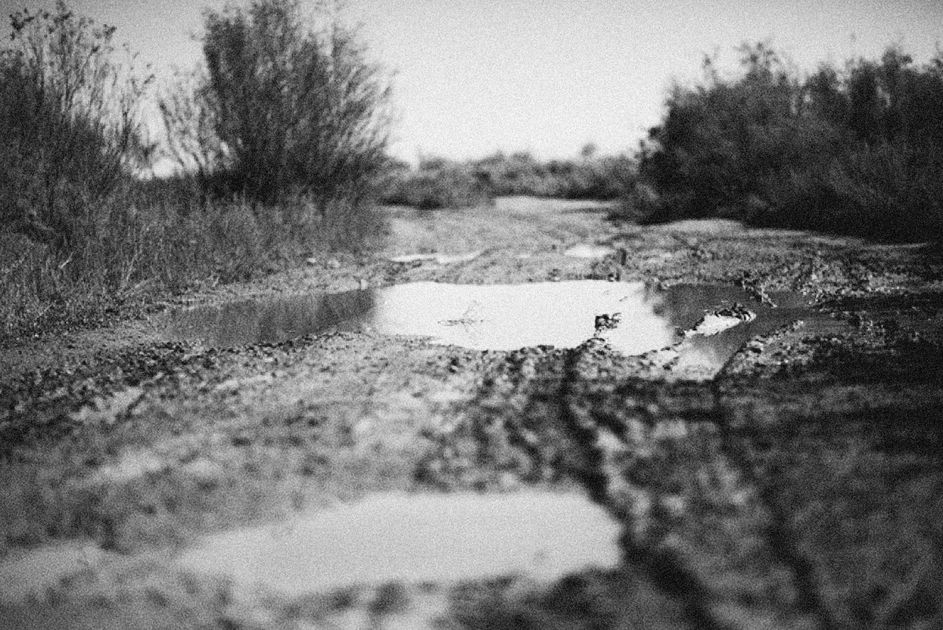Aguas estancadas en Milagro: charcos que persisten tras las lluvias y preocupan a los vecinos