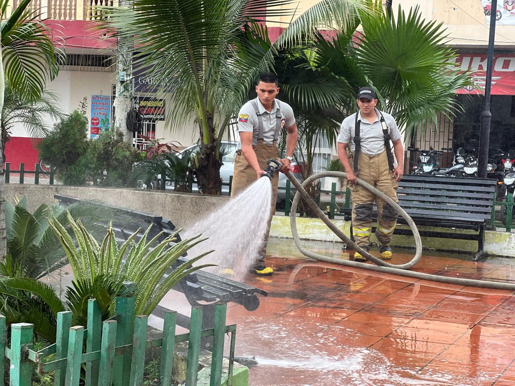 Minga en Naranjito limpia el Monumento al Trapiche para impulsar el turismo local