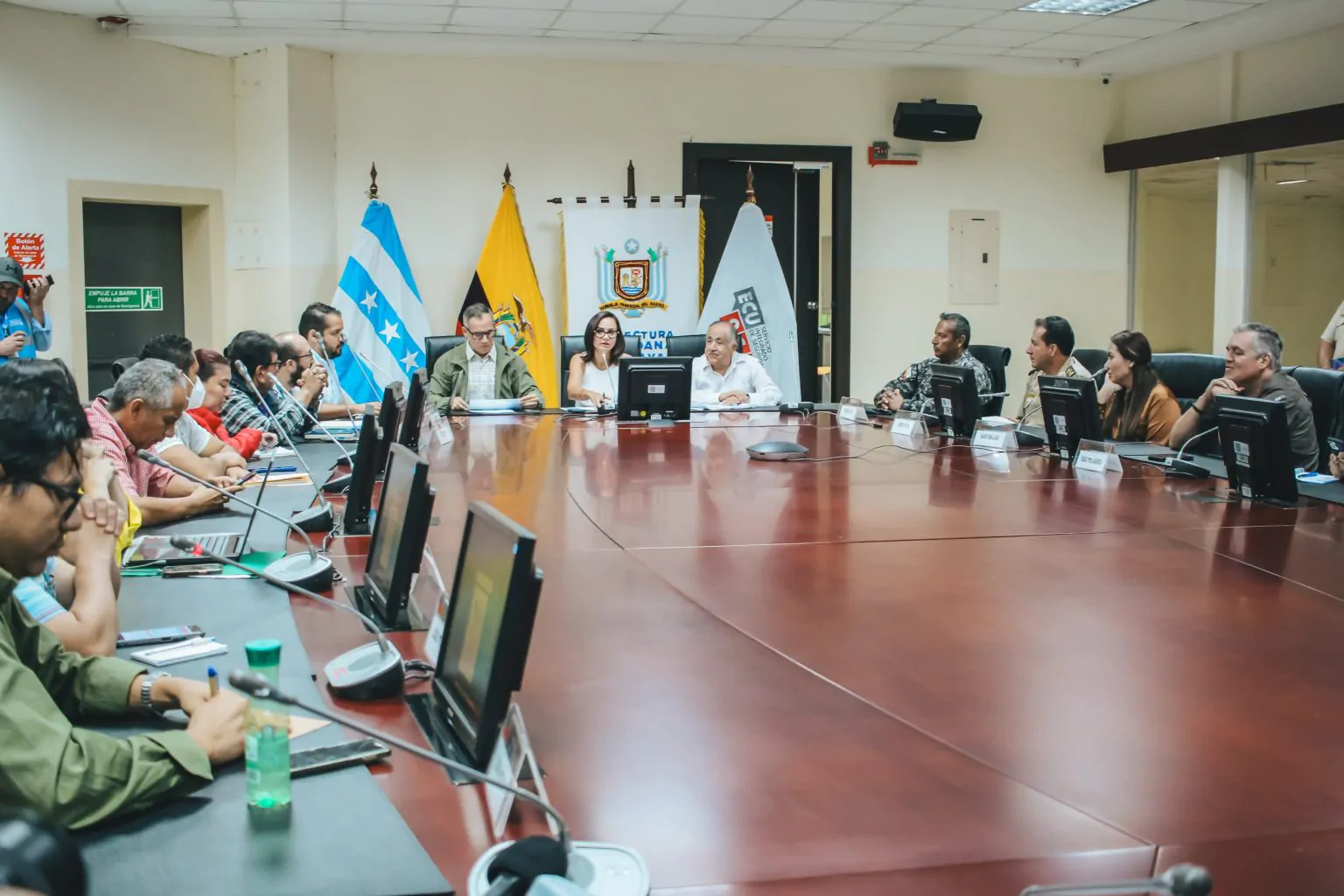 COE del Guayas en sesión permanente ante lluvias; Playas y Milagro en emergencia