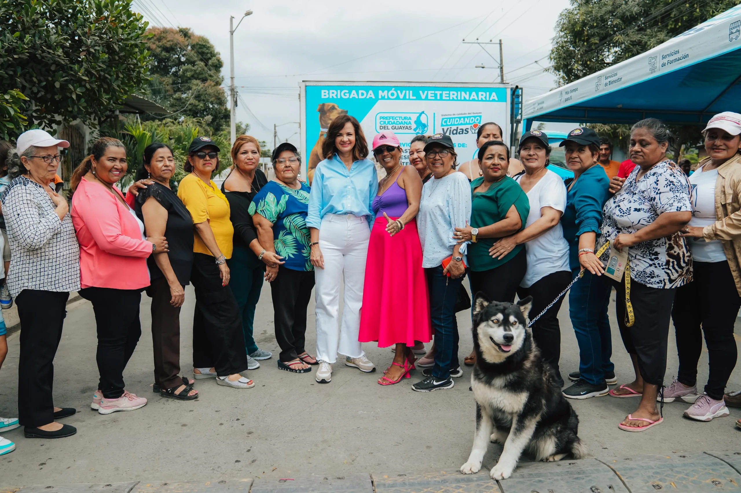 Convoy del Cuidado atendió a familias en Las Piñas; Milagro suma 15 millones en obras