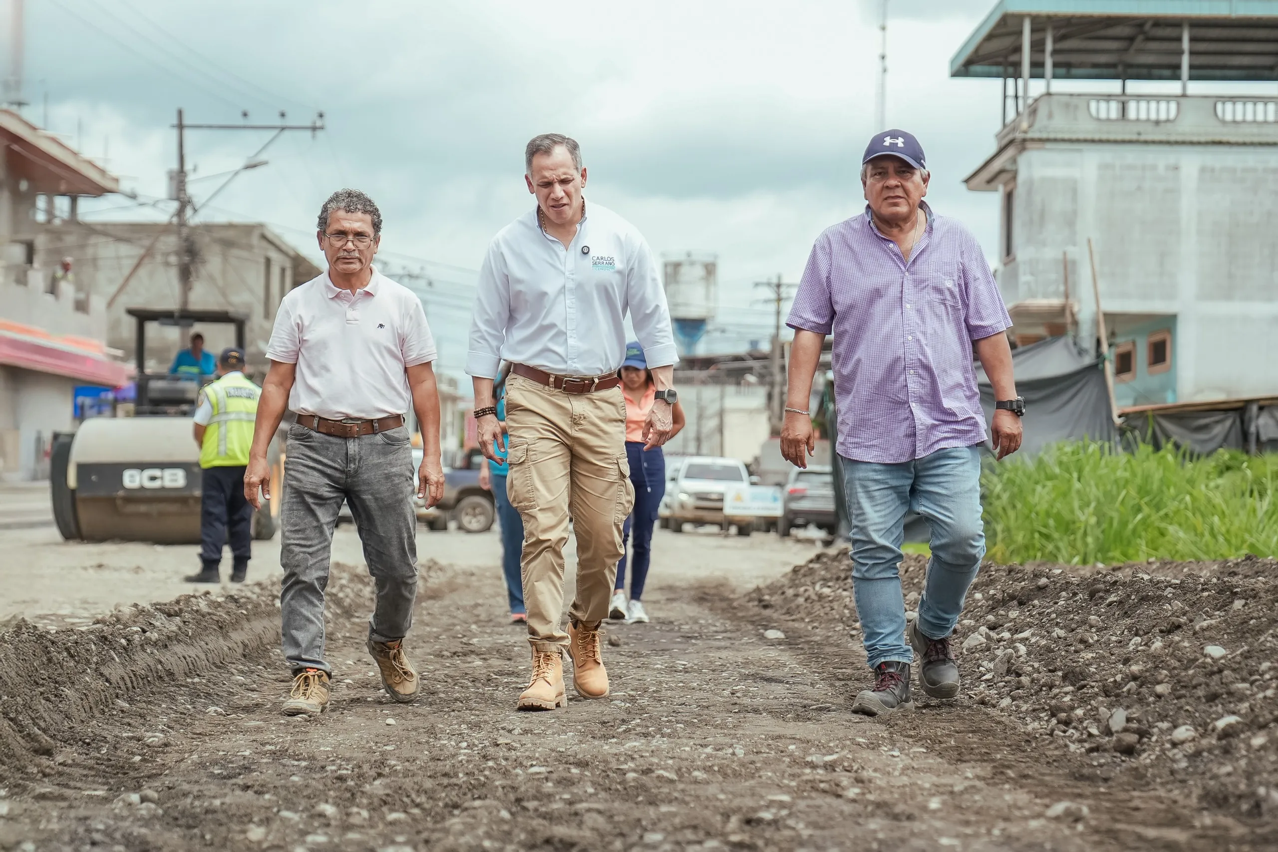 Municipio de Milagro inicia bacheo en Roberto Astudillo para mejorar circulación