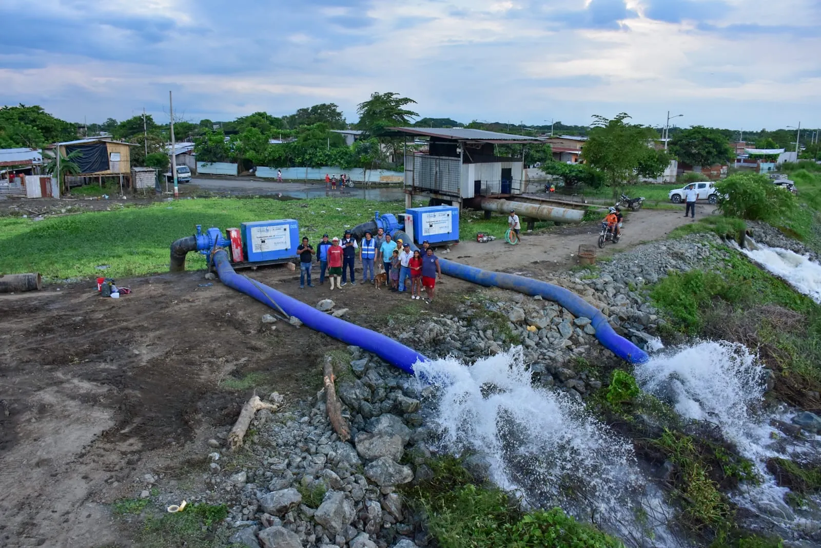 Dos bombas de gran caudal reducen el agua en Bellavista, Milagro