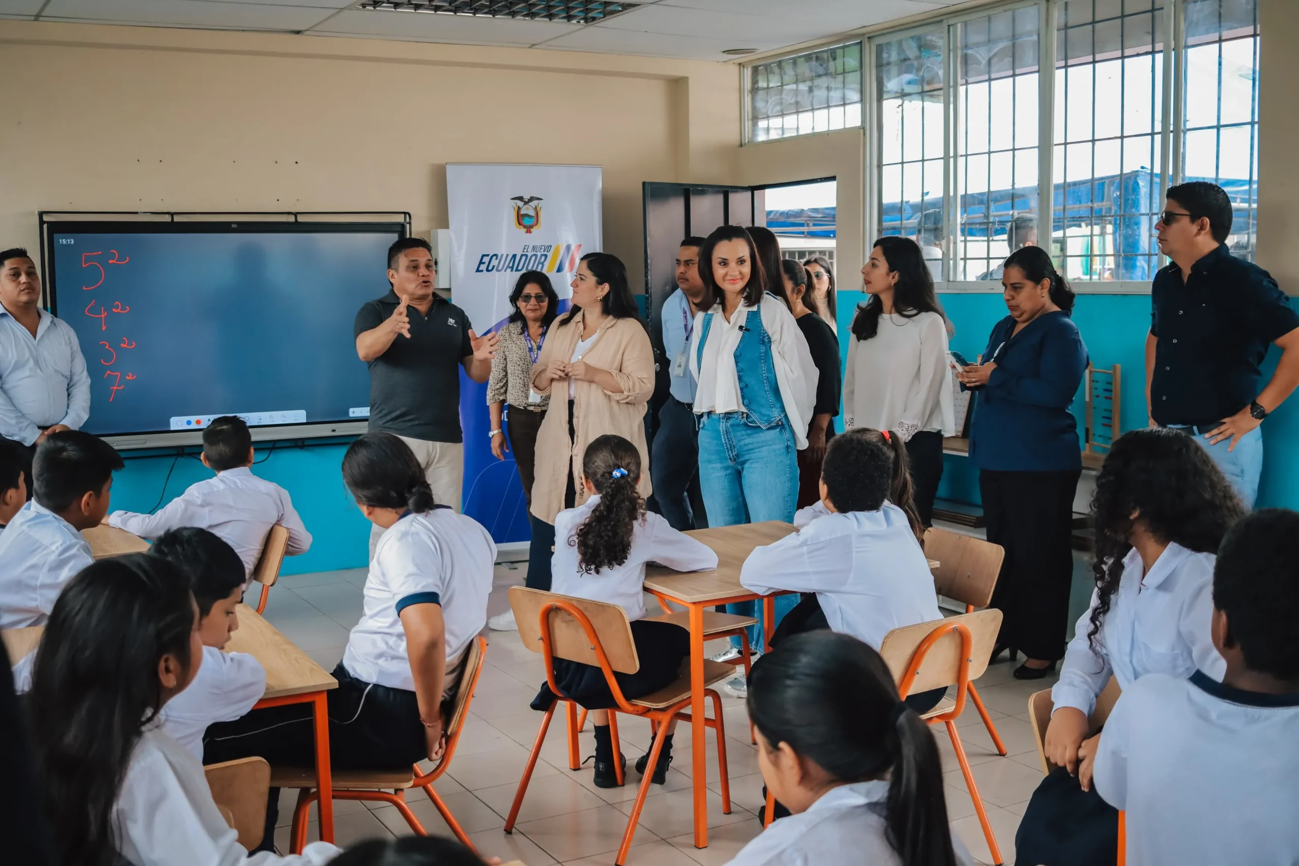 Prefectura del Guayas entregó readecuaciones en escuela de Isla Trinitaria