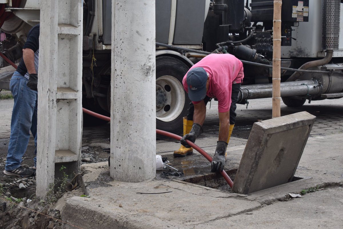 En Naranjito, el GAD mantiene las labores de limpieza del alcantarillado sanitario