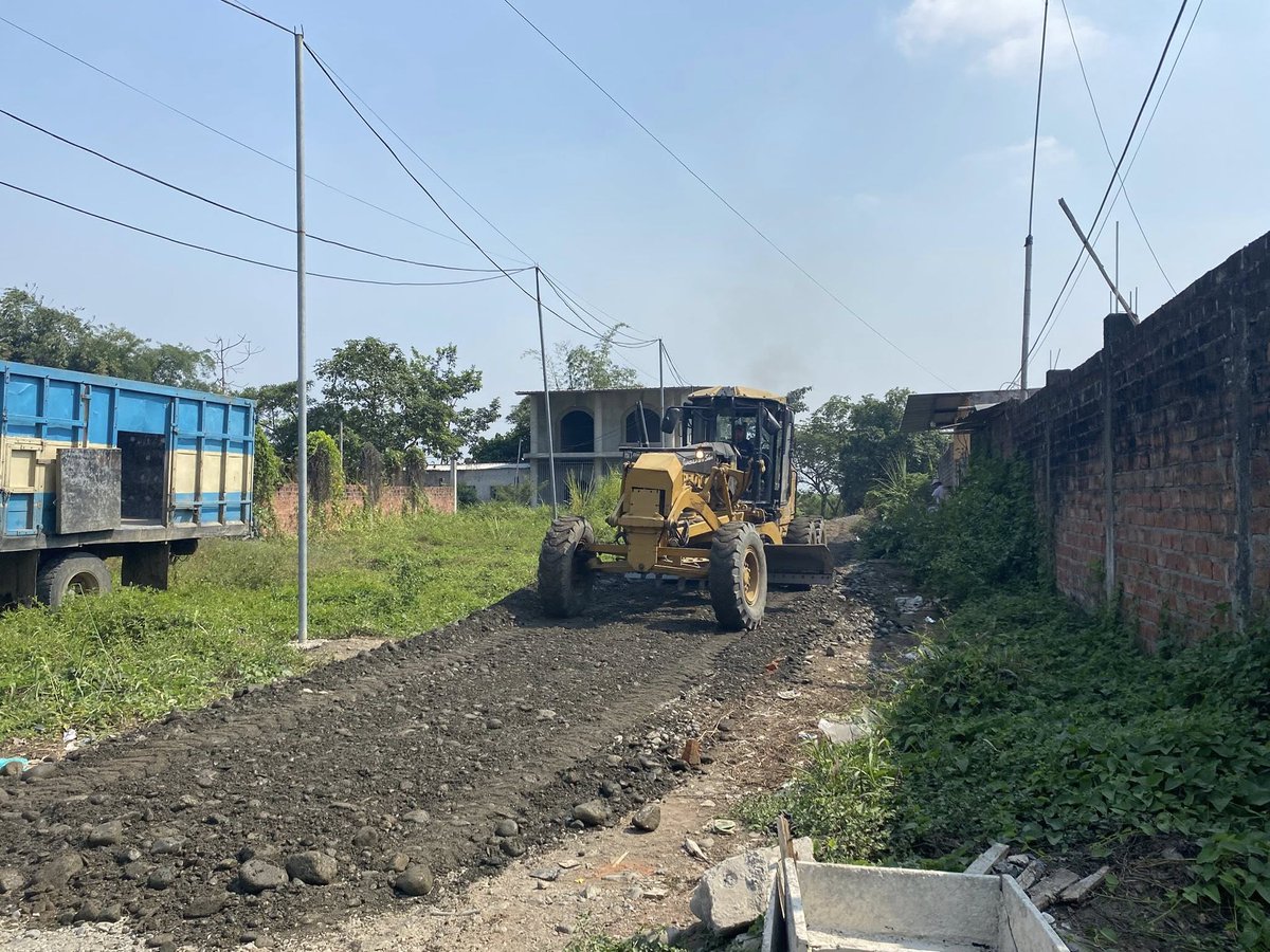 Reconformación vial con material pétreo en Ciudadela Dignidad Nacional, Naranjito