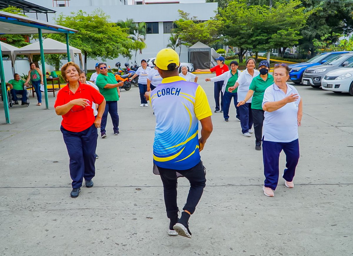 Adultos mayores de Milagro disfrutan de bailoterapias para una vida activa