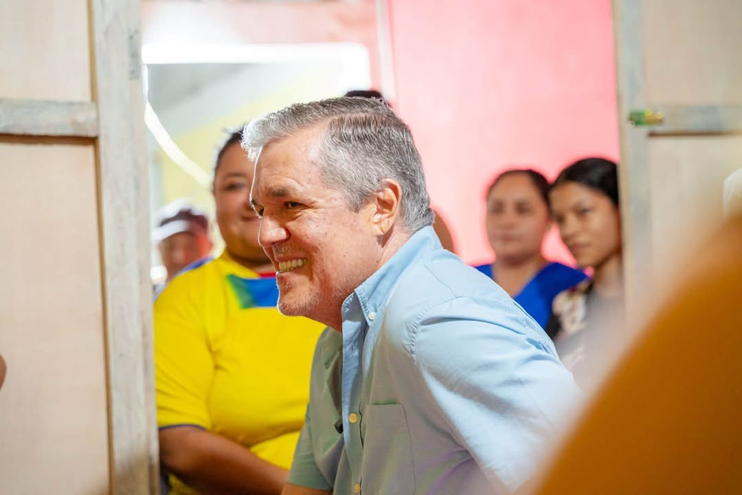 Municipio de Milagro entrega ayudas técnicas y humanitarias a vecinos con movilidad reducida